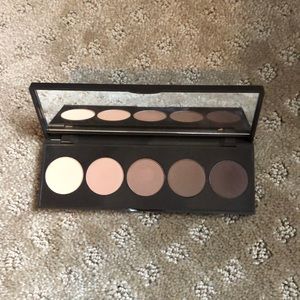 Becca ombré nudes eyeshadow palette